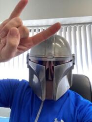 R05 THE MANDALORIAN Logo